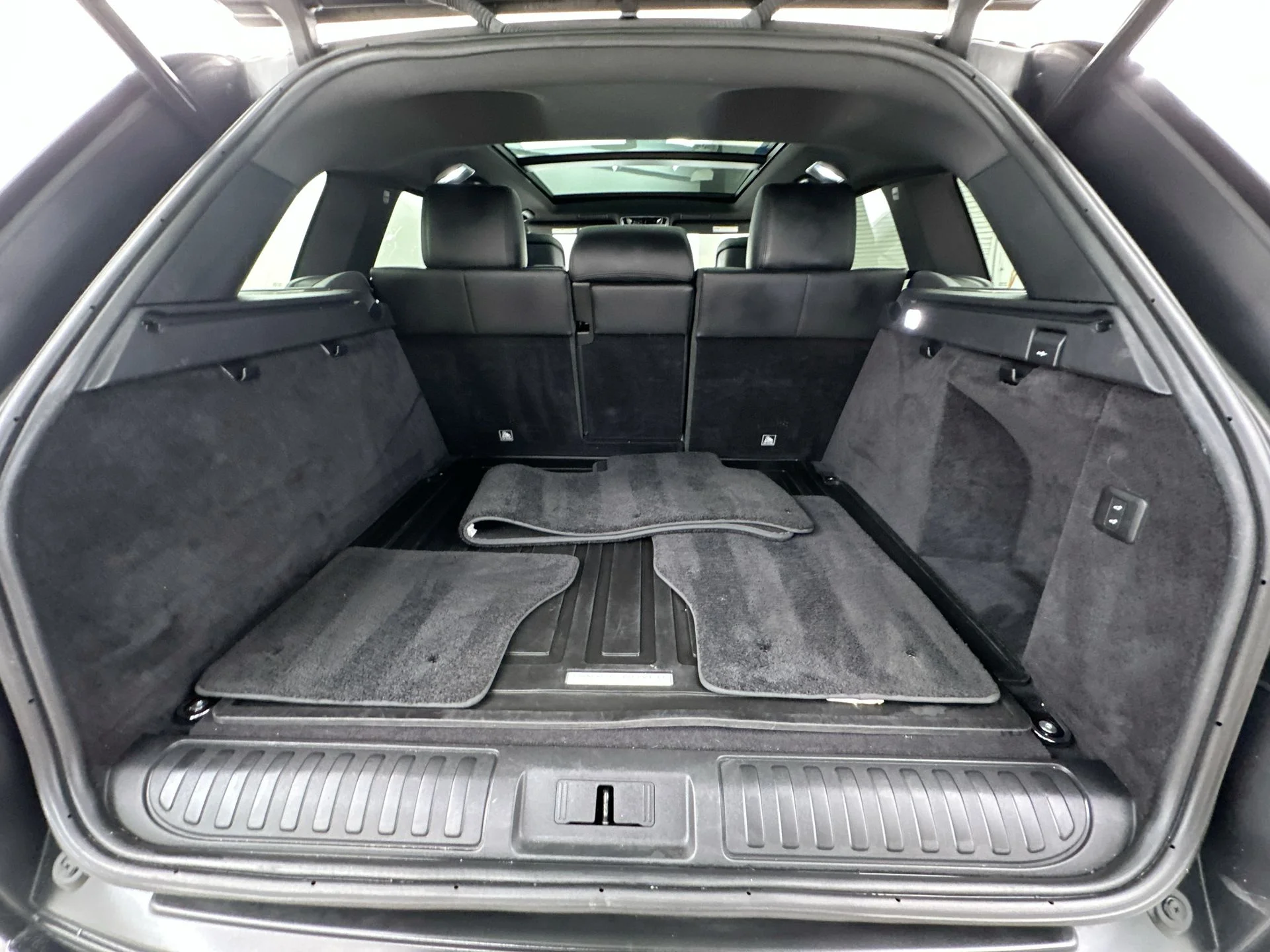 Used 2021 Black Land Rover HST image 40