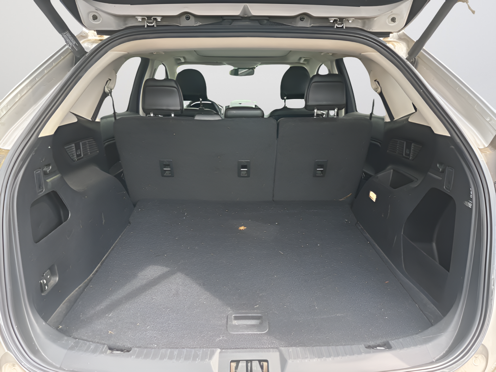 Used 2018 Silver Ford SEL image 22