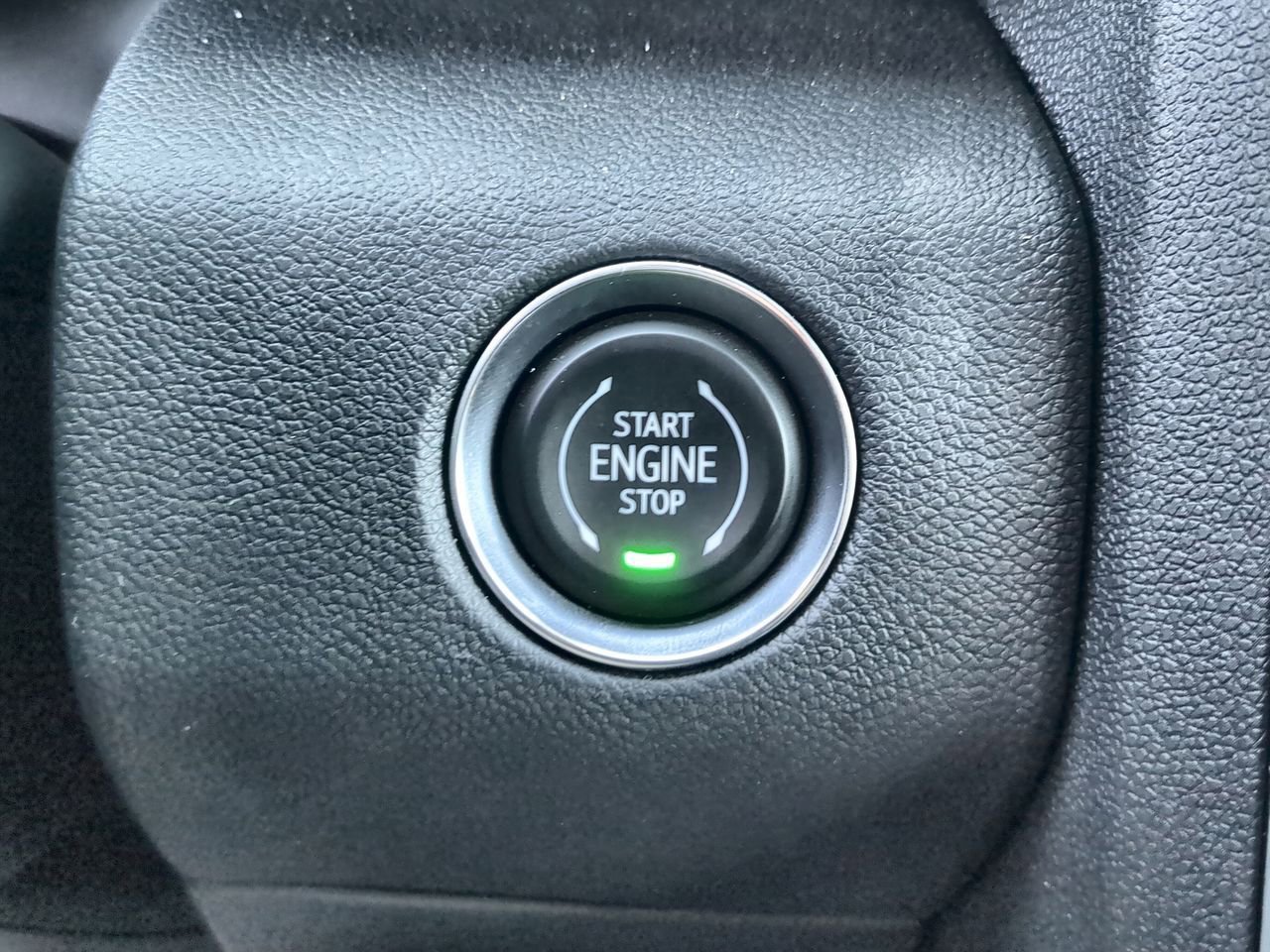 Used 2025 Summit White GMC Elevation image 17