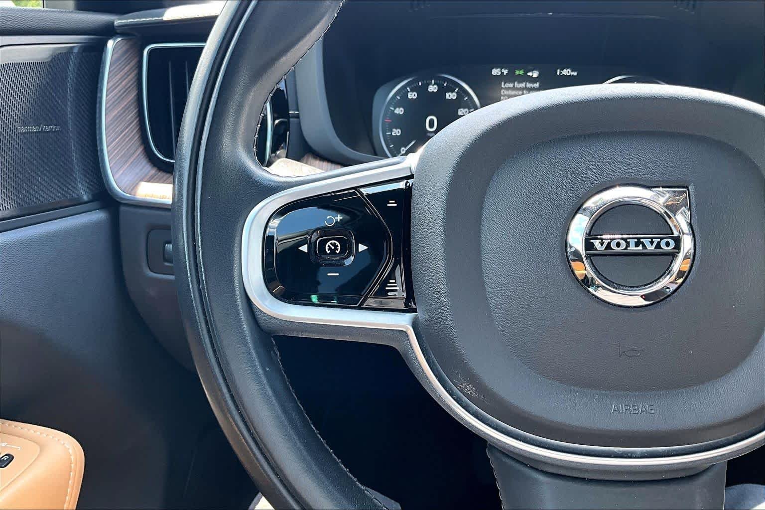 Used 2021 Crystal White Metallic Volvo Inscription image 24