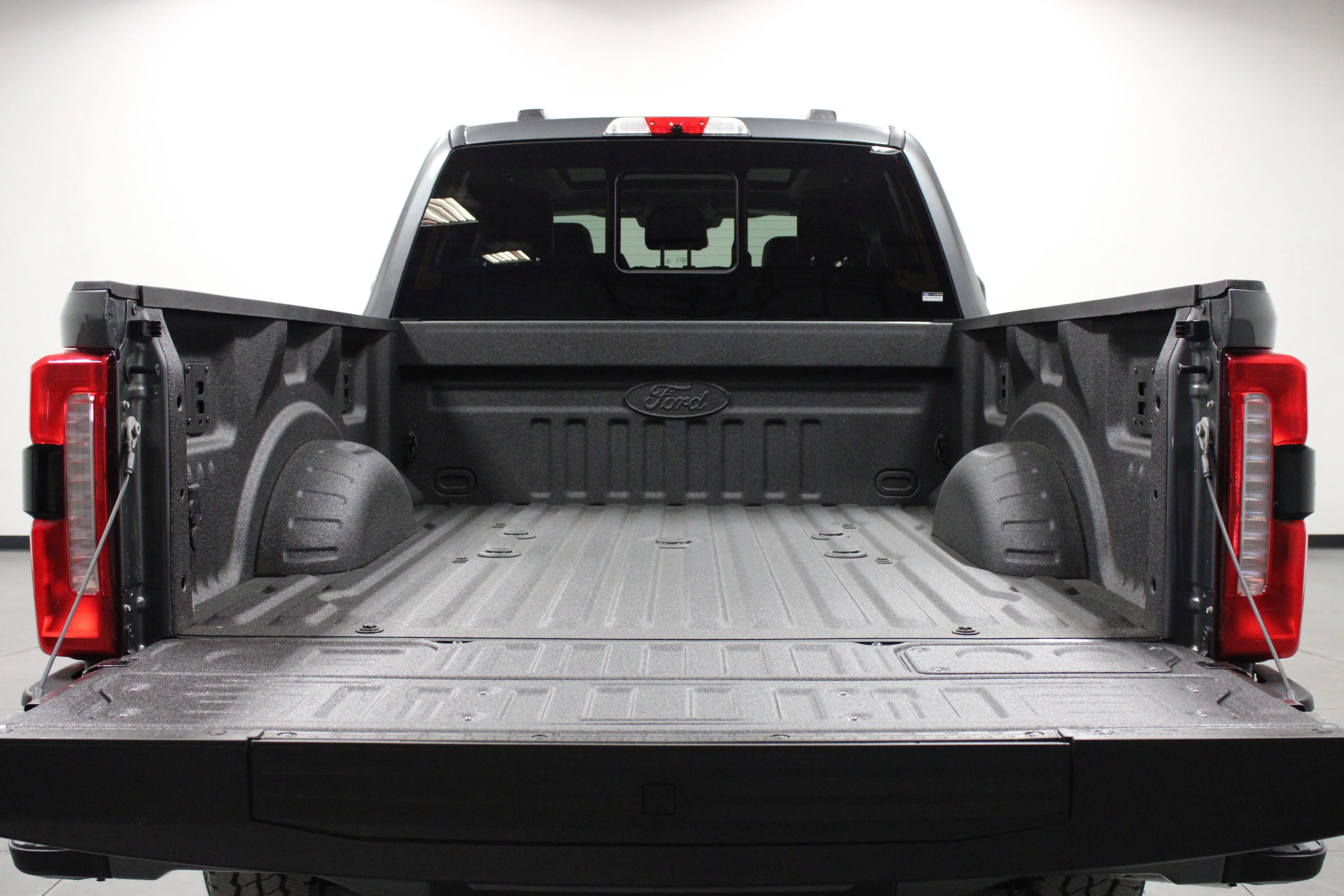 New 2026 Carbonized Gray Metallic Ford F-250® Lariat® image 14