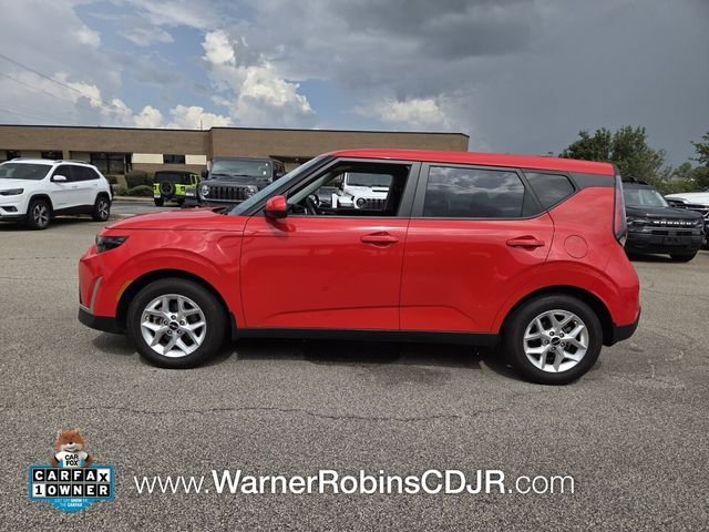 Used 2025 Red Kia LX image 4