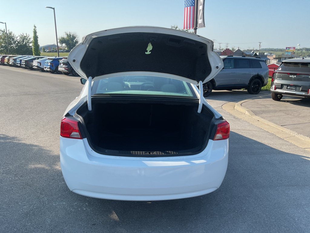 Used 2014 Summit White Chevrolet LS image 15