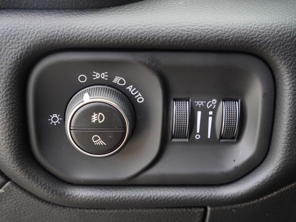 New 2026 Granite Crystal Metallic Clear-Coat Exterior Paint RAM Big Horn Night Edition image 11