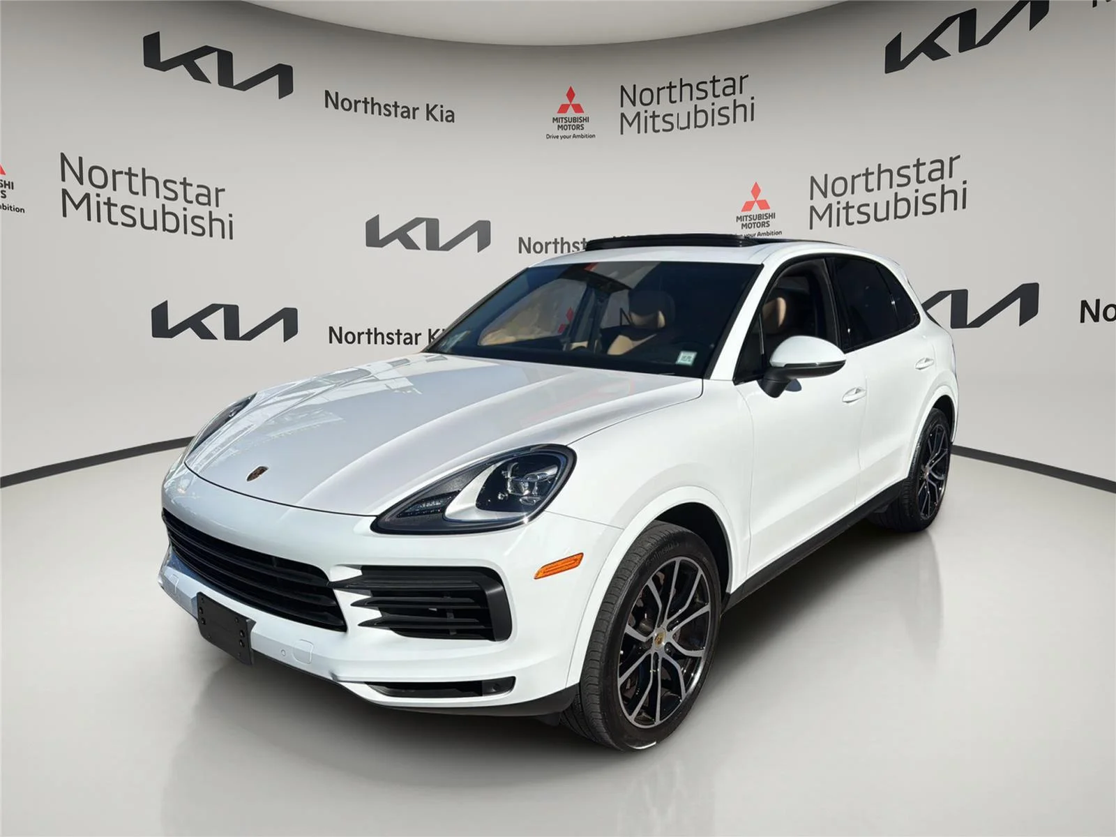 2023 Porsche Cayenne Platinum Edition's photo