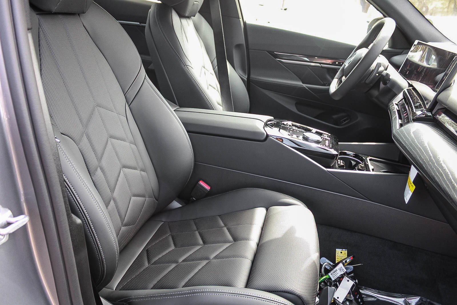 New 2027 Oxide Grey Metallic BMW 530i image 16