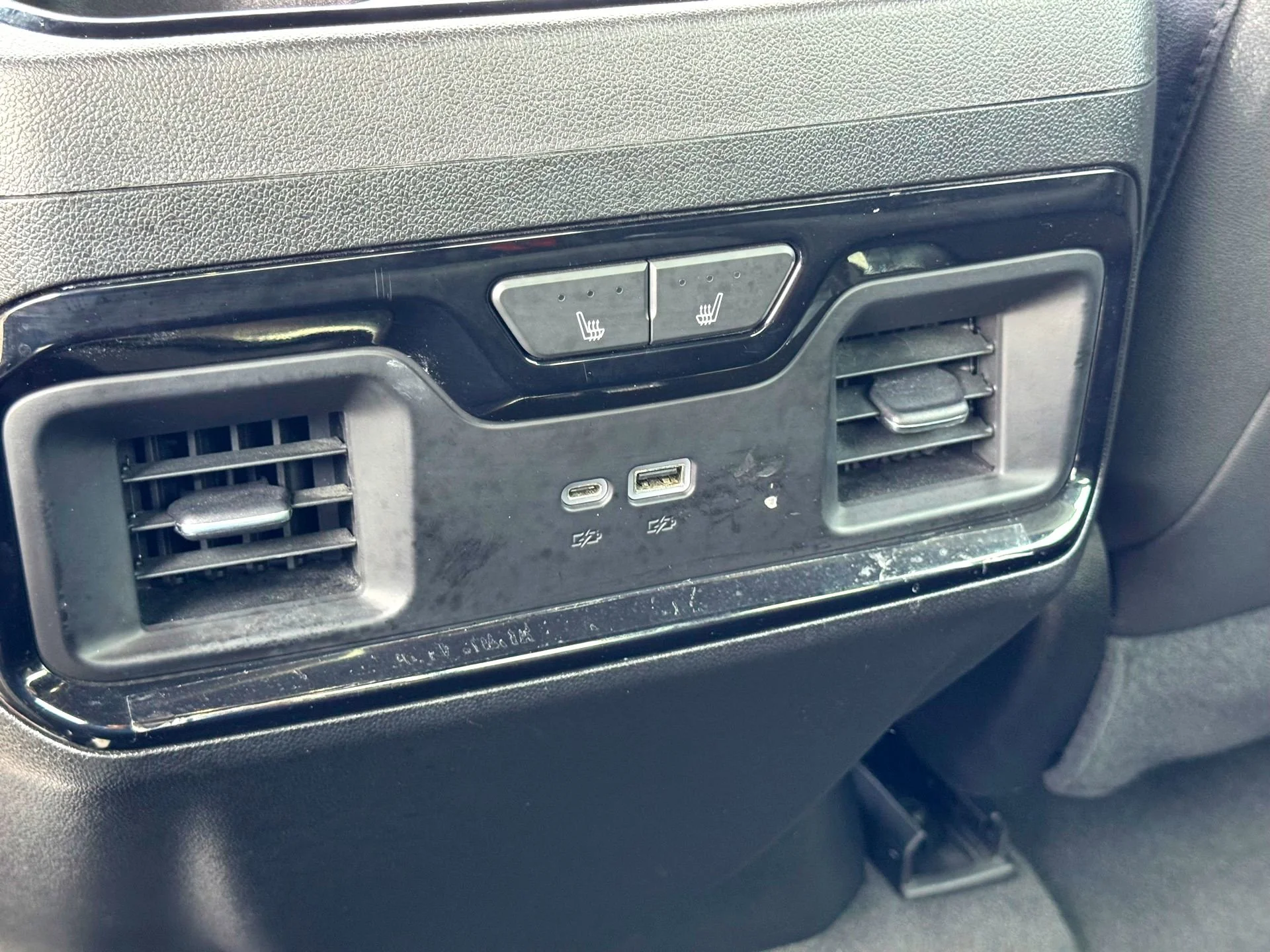 Used 2024 Summit White GMC AT4 image 21