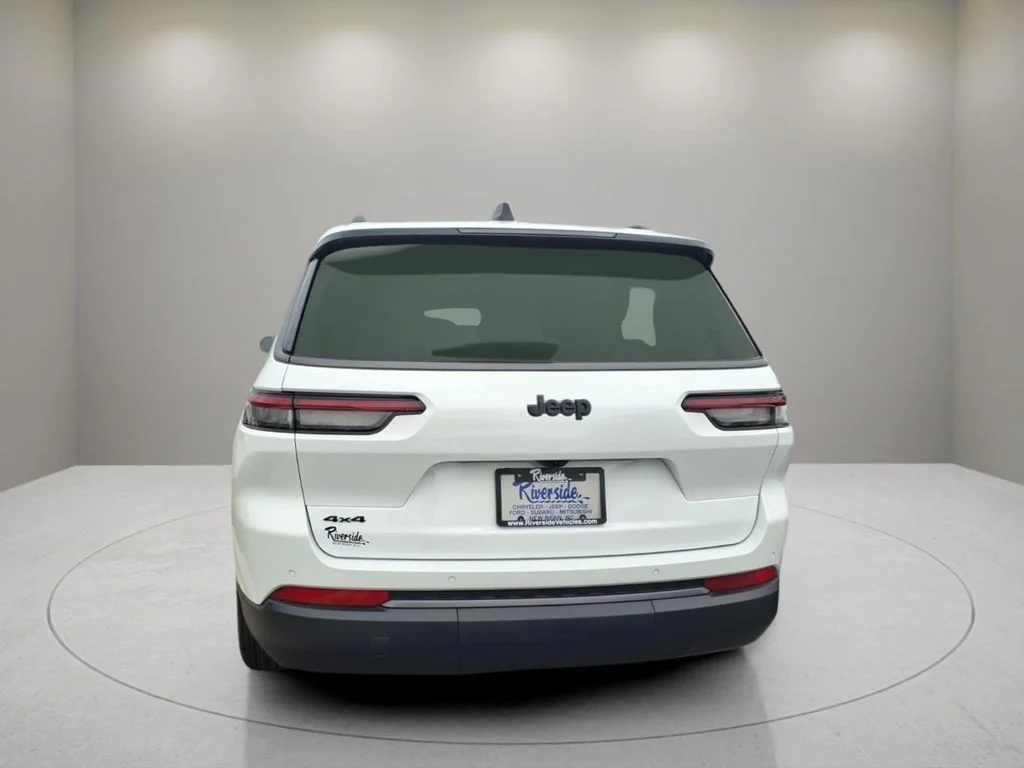 New 2026 Bright White Clear-Coat Exterior Paint Jeep Laredo Altitude image 2