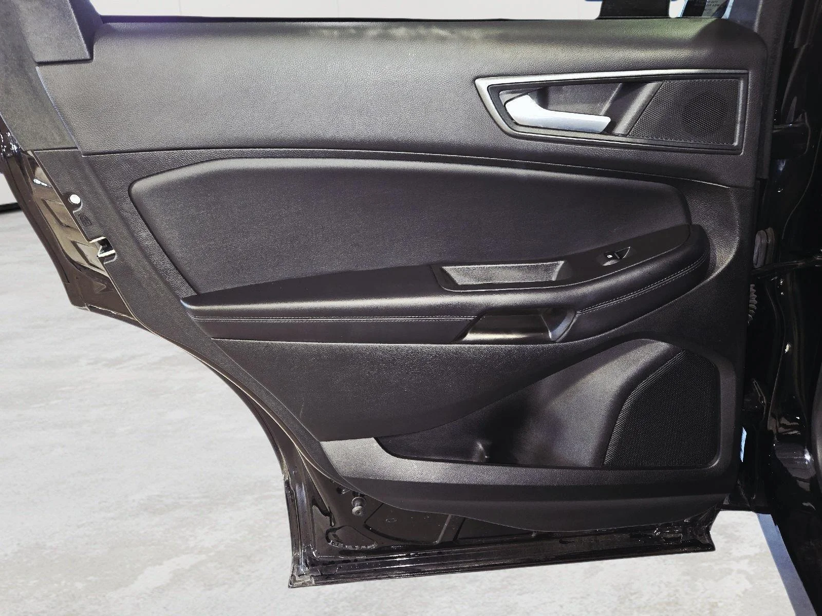 Used 2023 Agate Black Ford SE image 38