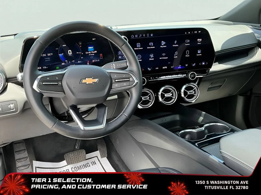 Used 2025 Summit White Chevrolet LT image 24