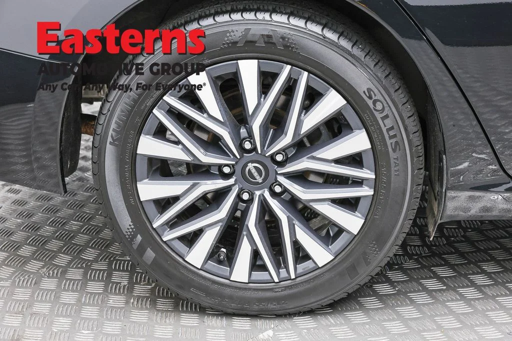 Used 2025 Black Nissan 2.5 SV image 27
