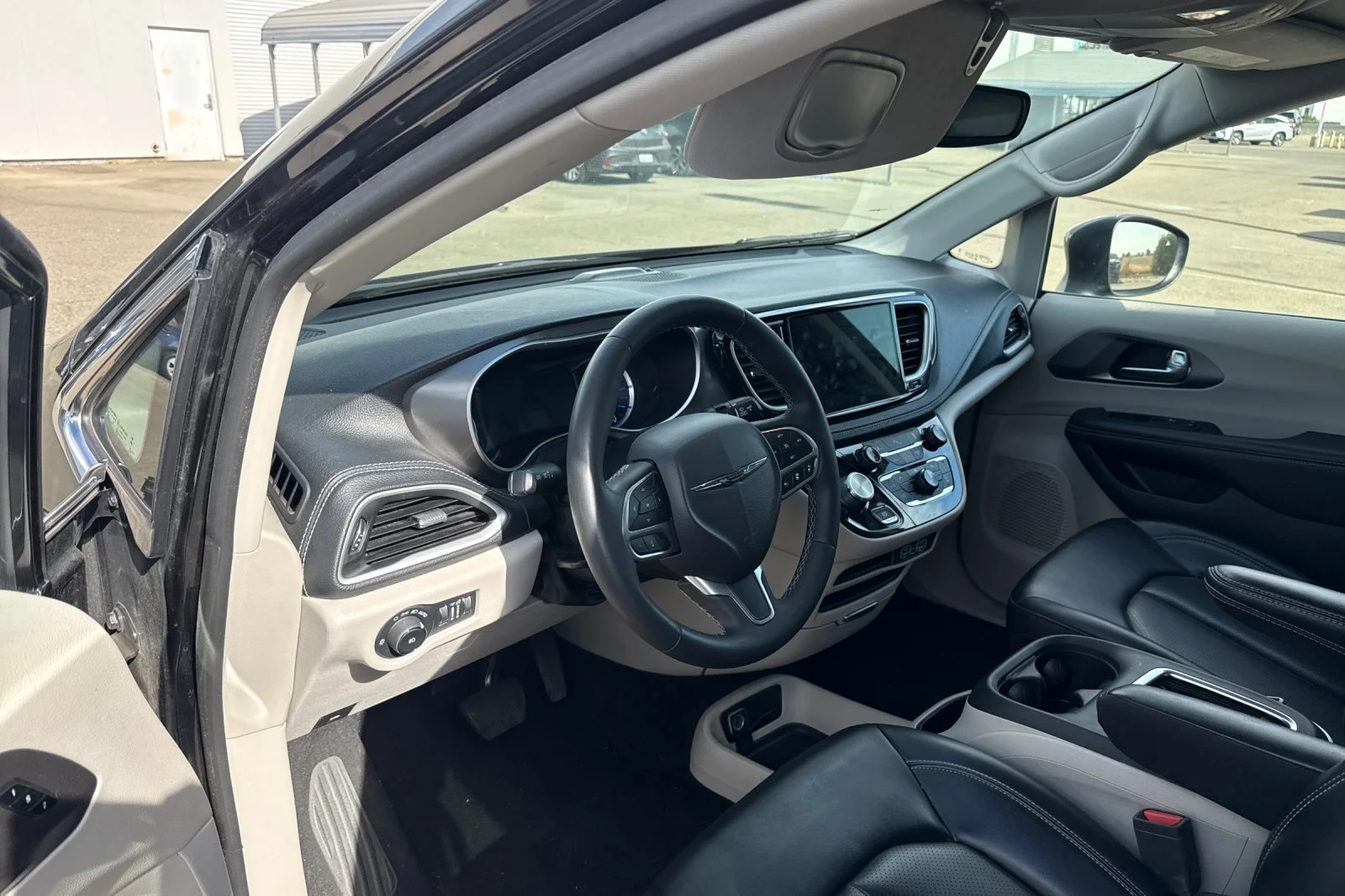 Used 2023 Black Chrysler Touring L image 8
