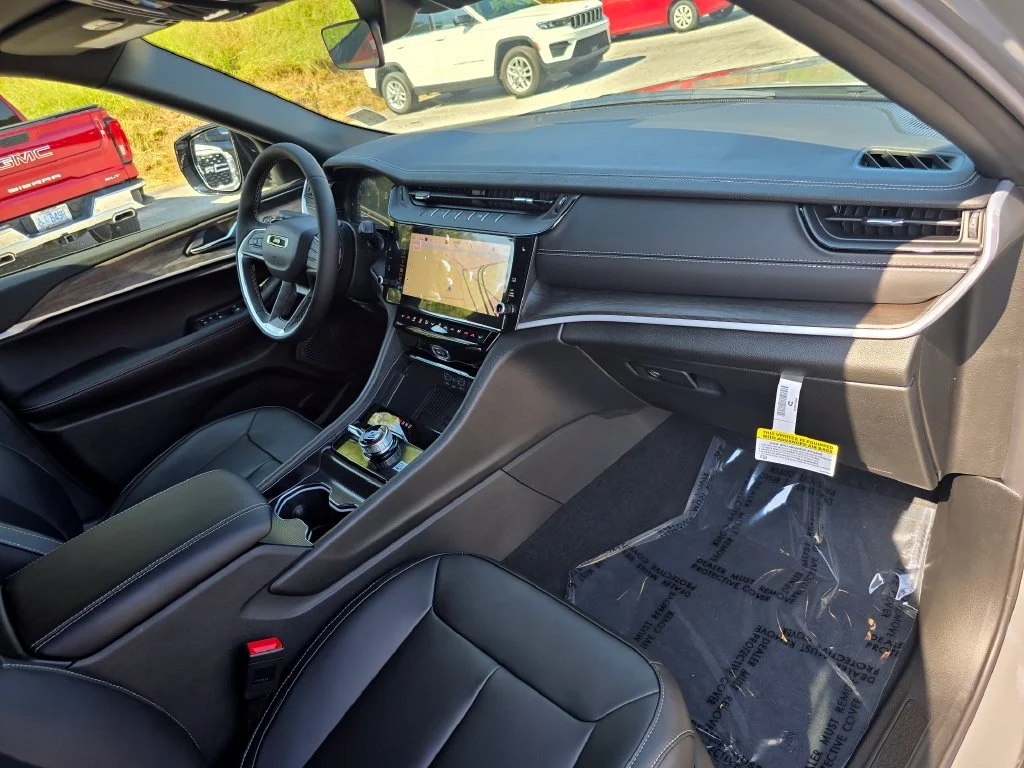New 2027 Gray Jeep Limited image 28