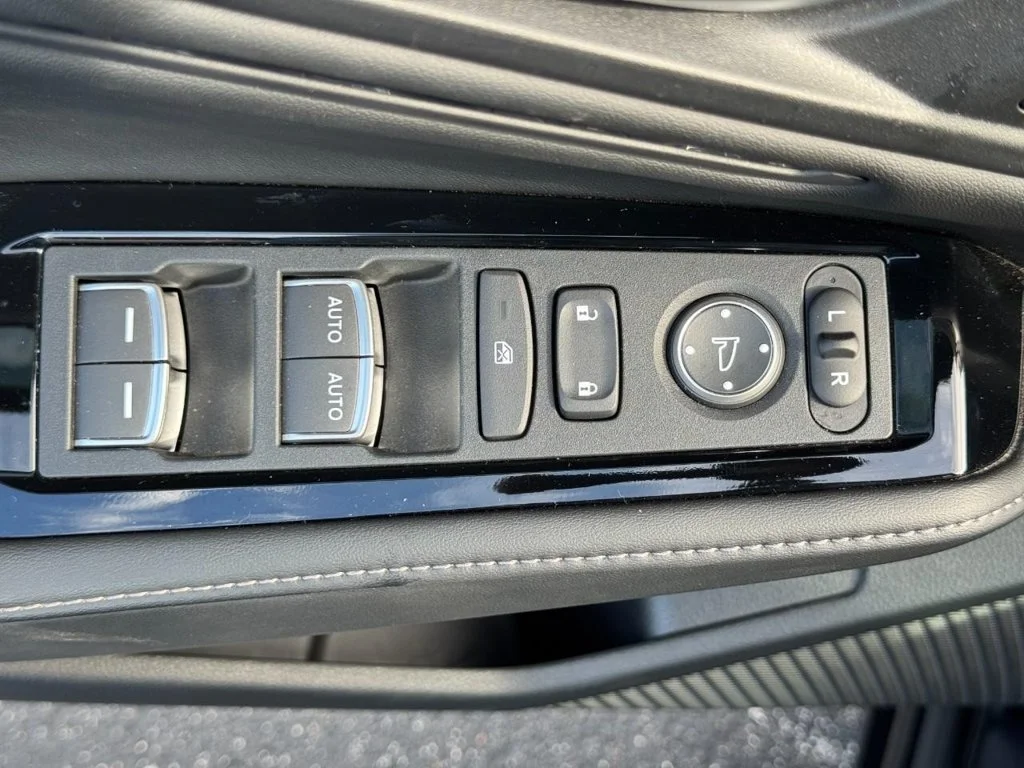 Certified Used 2025 Dark Blue Honda Touring image 18