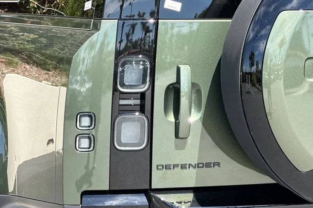 New 2026 Woolstone Green Land Rover S image 25