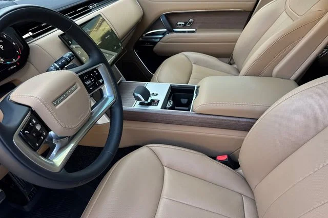 New 2026 Fuji White Land Rover SE image 9
