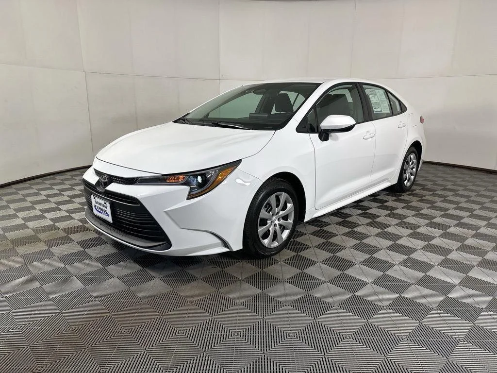 Used 2026 Ice Cap Toyota LE image 21