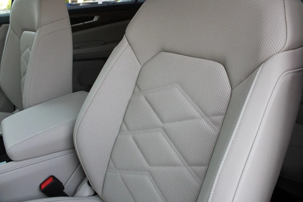 New 2026 Black Volkswagen 2.0T SE w/Technology image 6