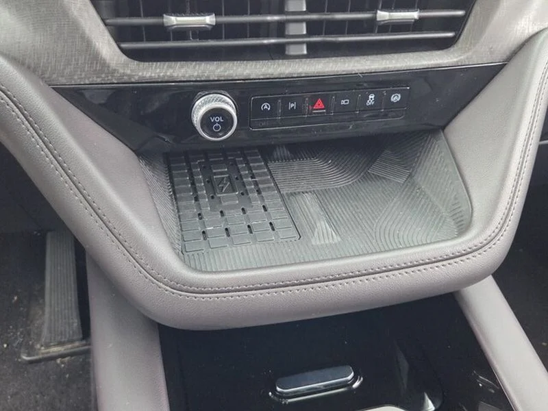 Certified Used 2025 White Ford Platinum image 20