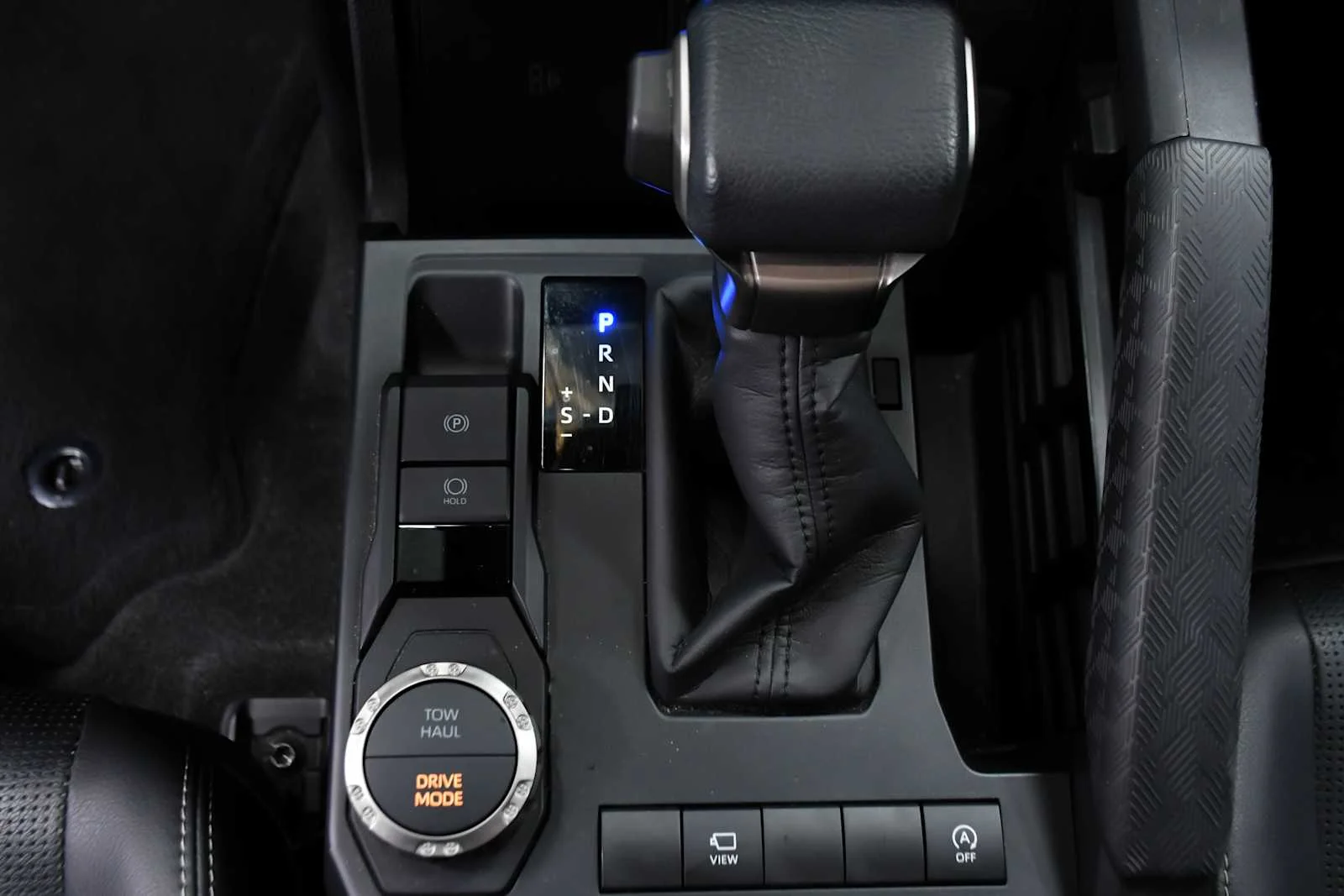 Used 2025 Underground Toyota Limited image 21