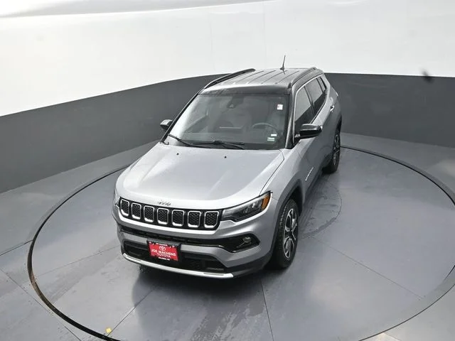 Used 2024  Jeep Limited image 24