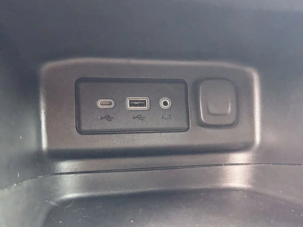 Used 2022 Summit White Chevrolet LT image 28