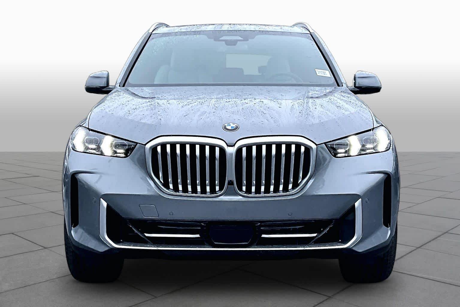 New 2026 Skyscraper Grey Metallic BMW xDrive40i image 3