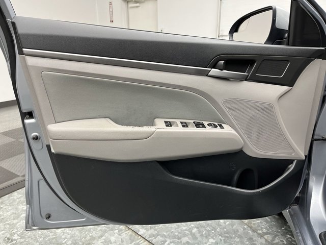Used 2017 Shale Gray Metallic Hyundai SE image 5