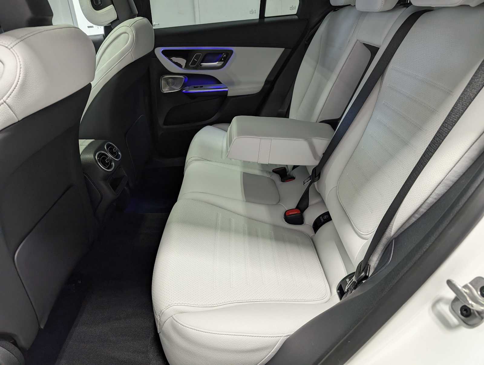 Certified Used 2026 Polar White Mercedes-Benz GLC 300 image 21