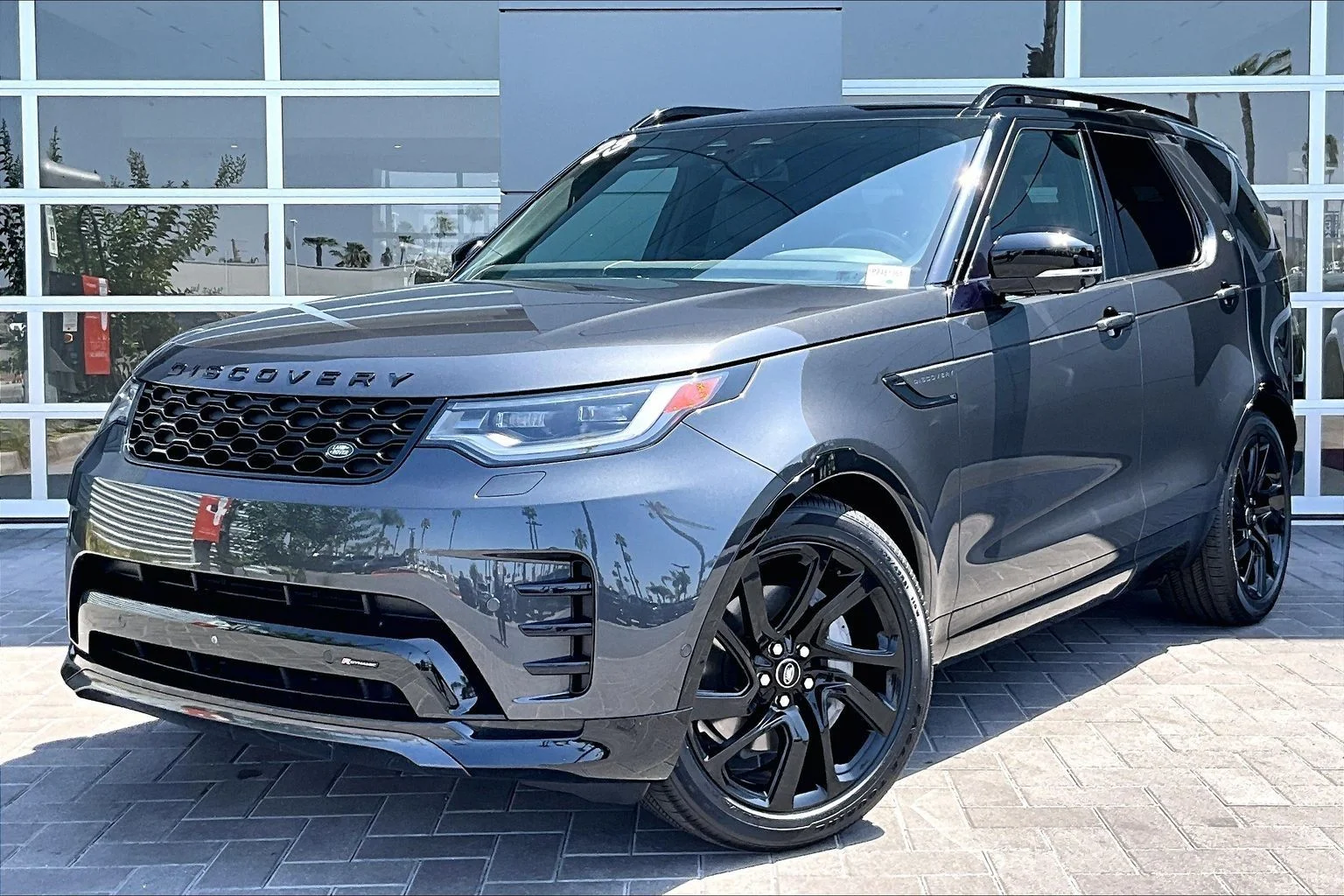 2023 Land Rover Discovery S R Dynamic's photo