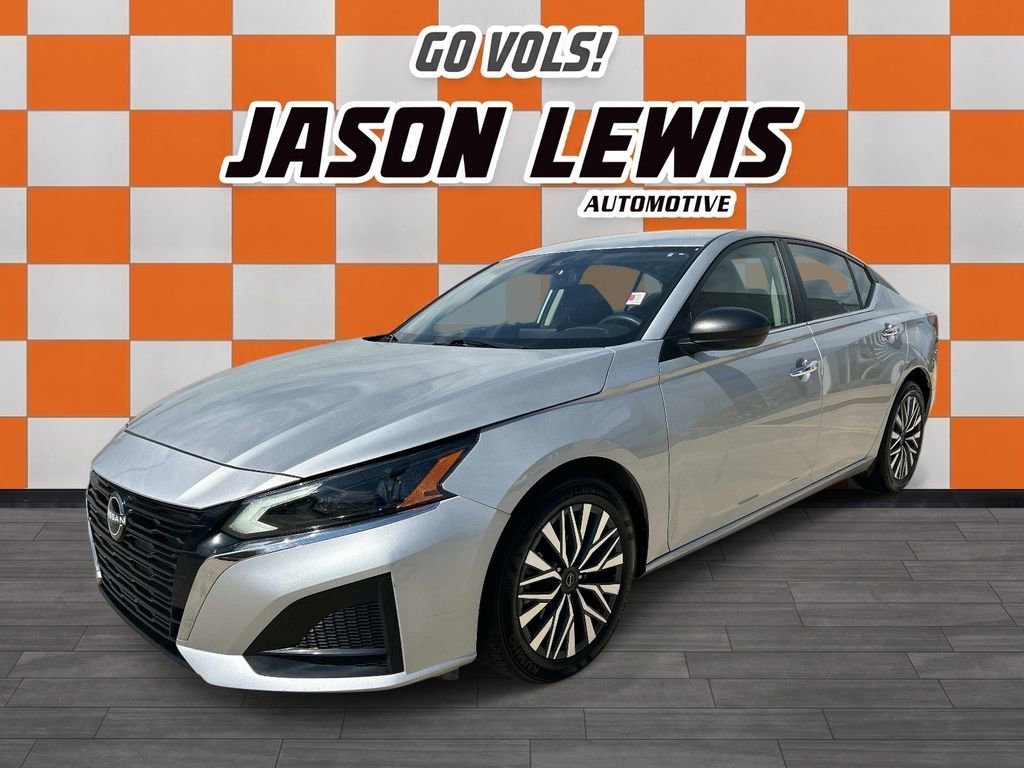 Used 2024 Brilliant Silve Nissan 2.5 SV image 8