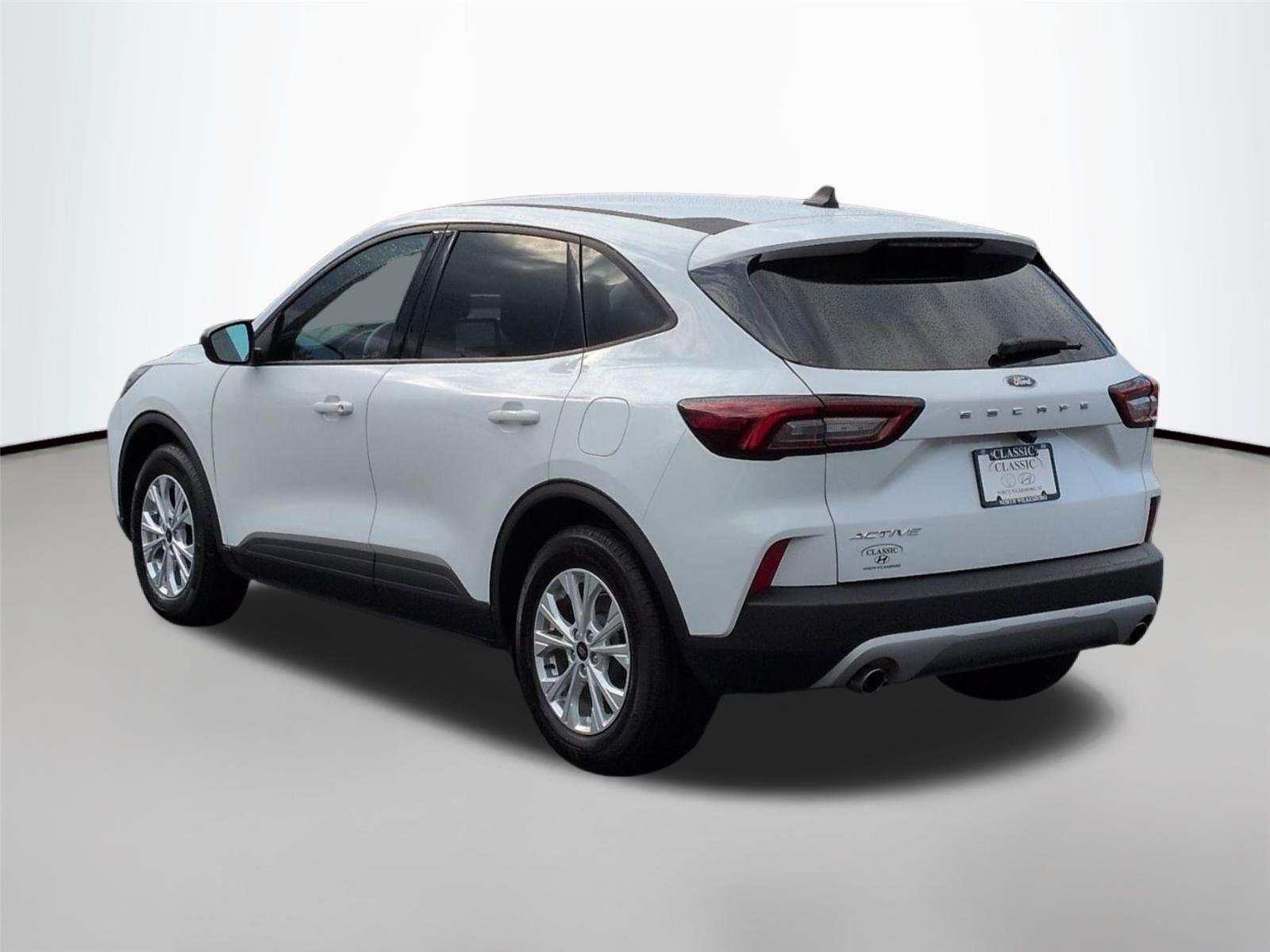 Used 2025 Oxford White Ford Active image 3