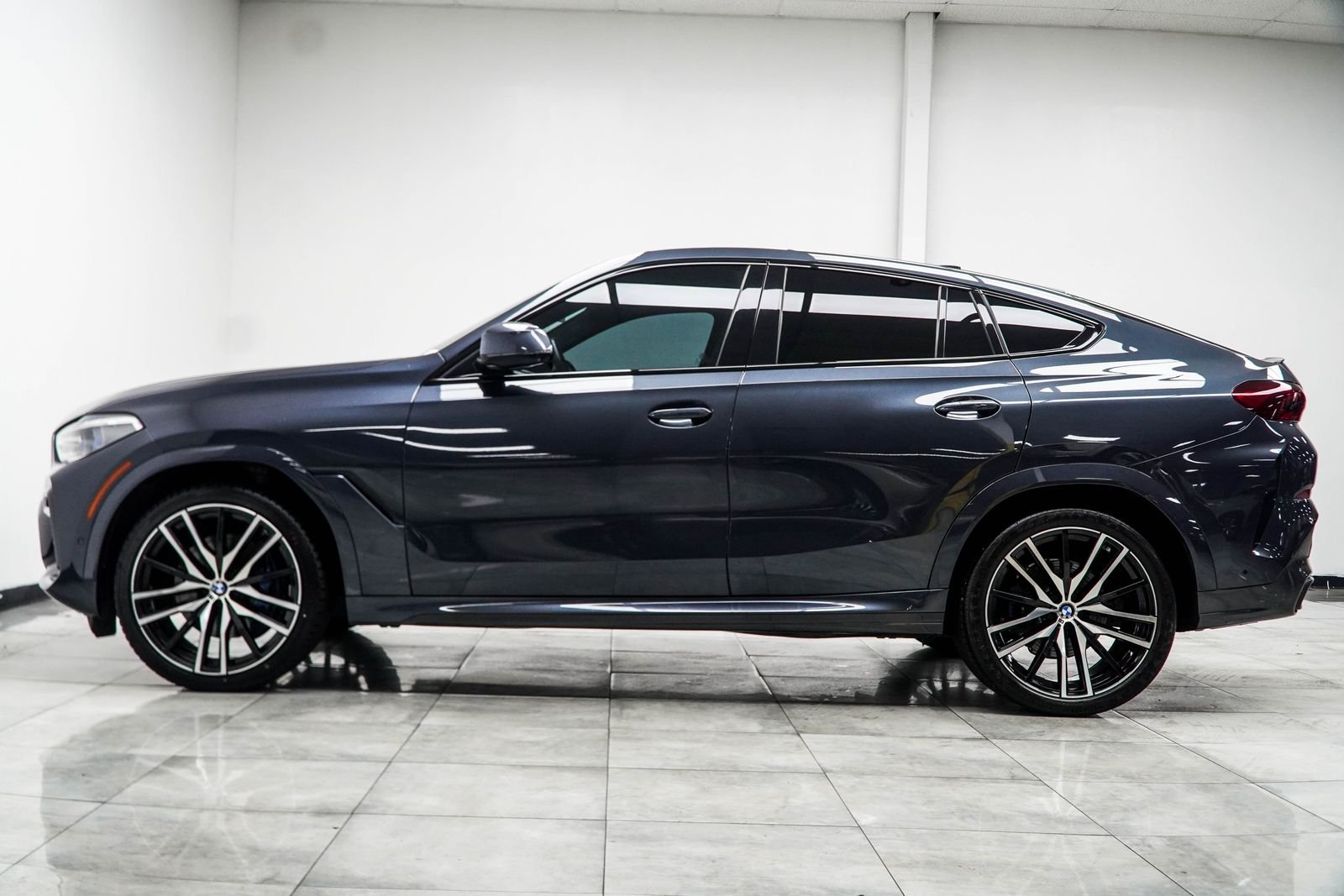 Used 2022 Gray BMW xDrive40i image 12