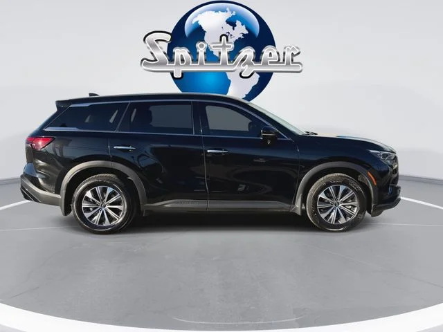 Used 2022 Black INFINITI PURE image 10