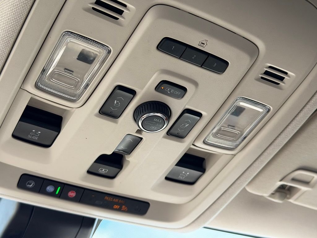 Used 2022 Beige GMC Denali image 38