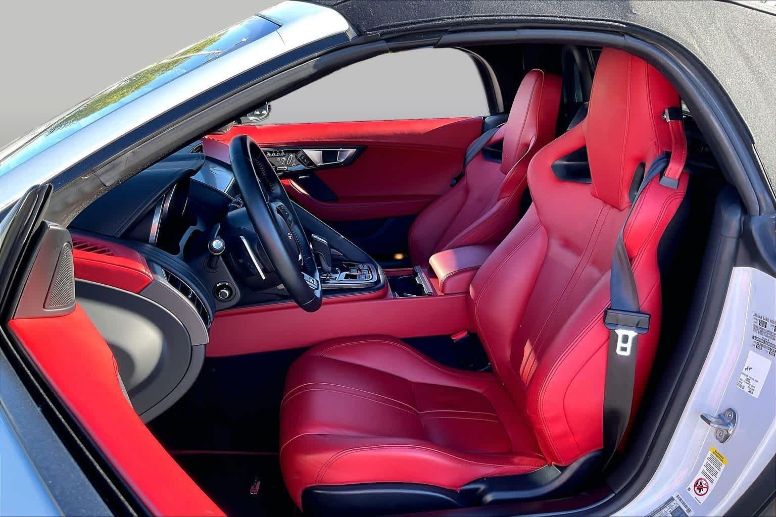 Used 2016  Jaguar R image 7