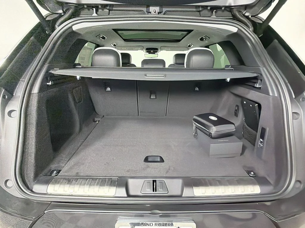New 2026 Carpathian Grey Land Rover Dynamic SE image 28
