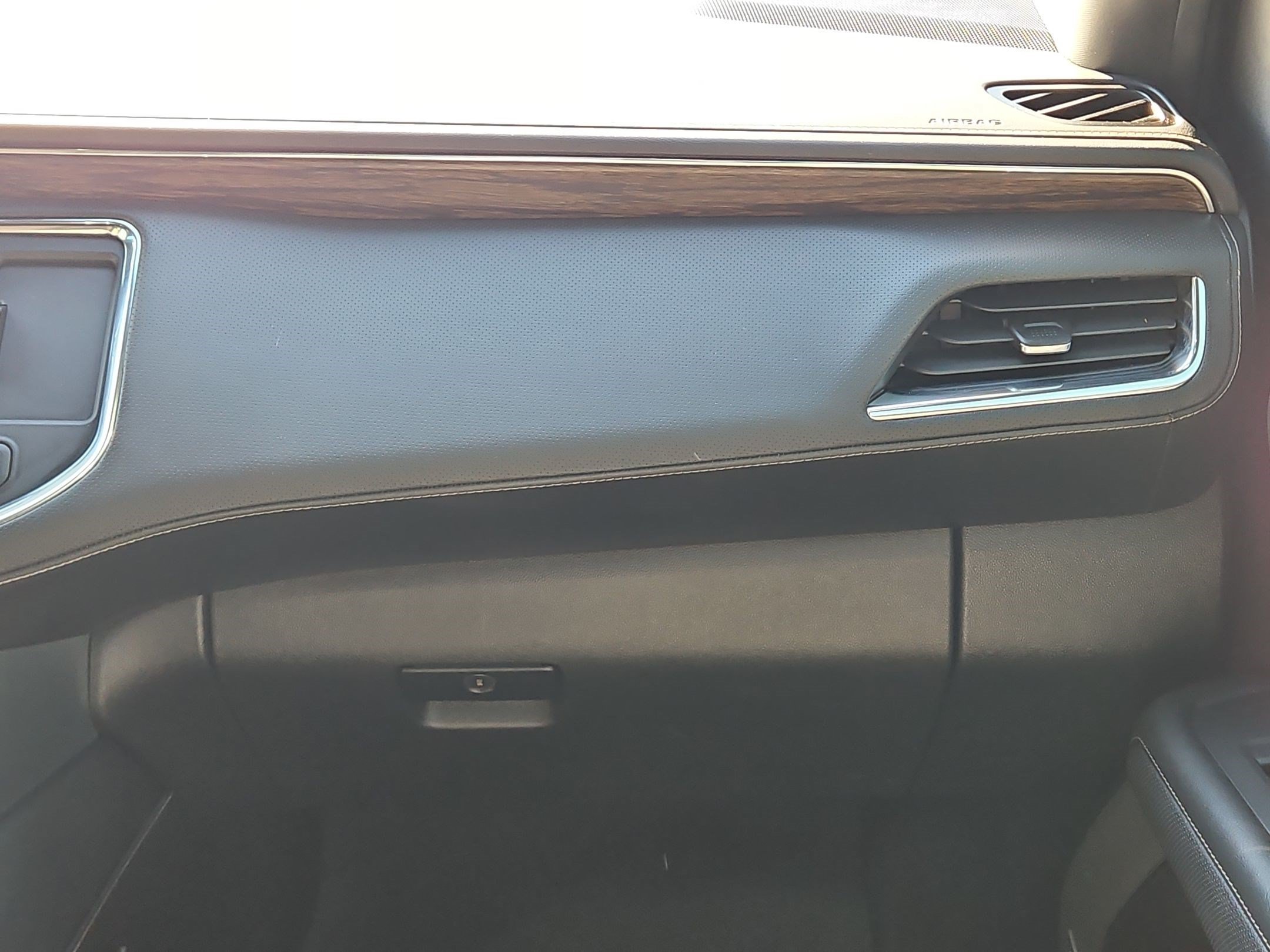 2023 Chevrolet Suburban Premier - Photo 31