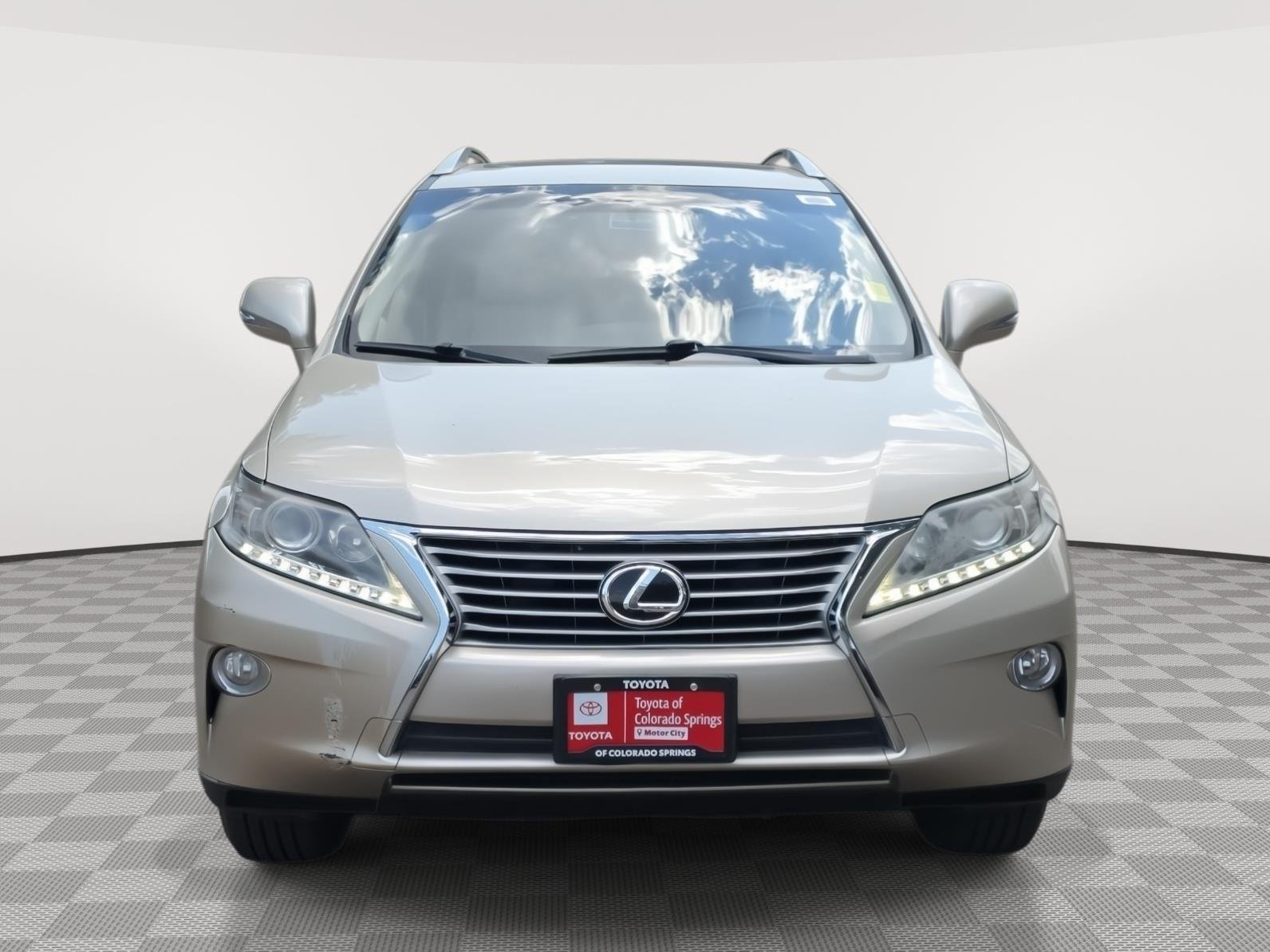 Used 2015 Satin Cashmere Metallic Lexus Base image 4