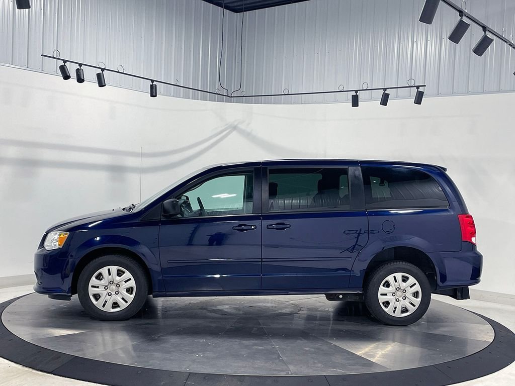 Used 2017 Blue Dodge SE image 13