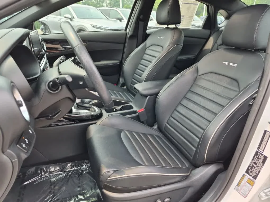 Used 2024 Snow White Pearl Kia GT-Line image 13