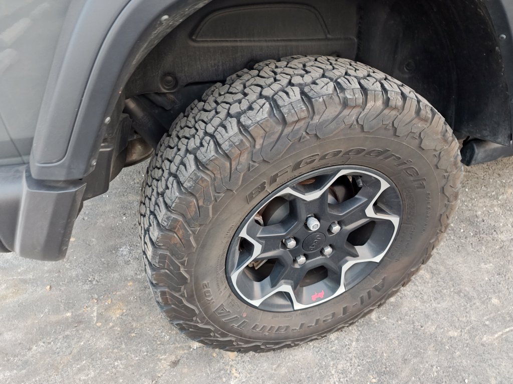 Used 2023 Gray Jeep Rubicon image 13