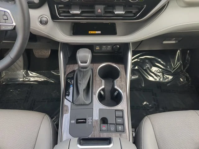 Used 2024  Toyota Limited image 22