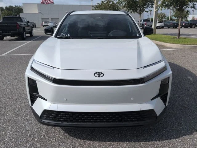 New 2026 Wind Chill Pearl Toyota SE image 9