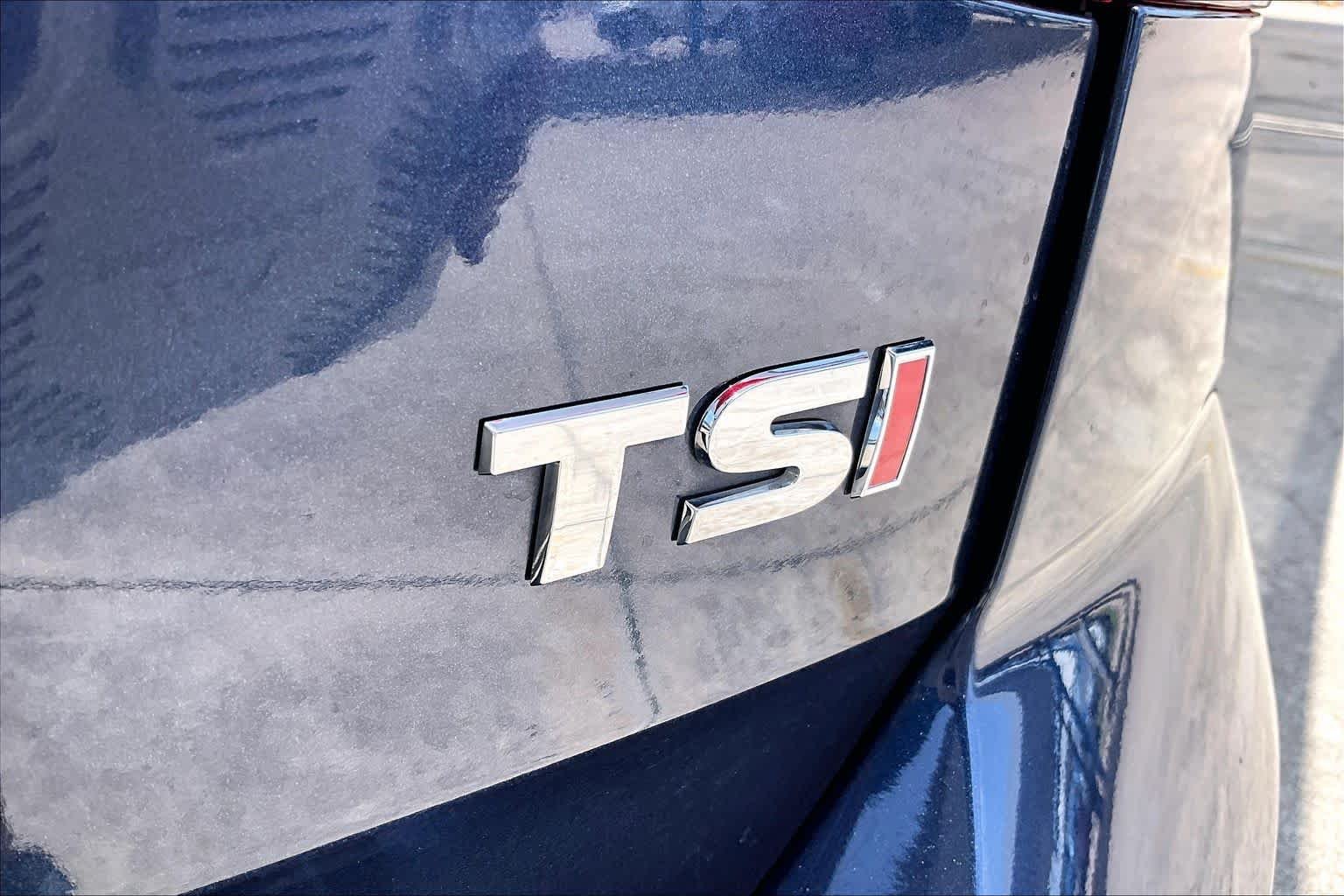Used 2018 Night Blue Metallic Volkswagen S image 10