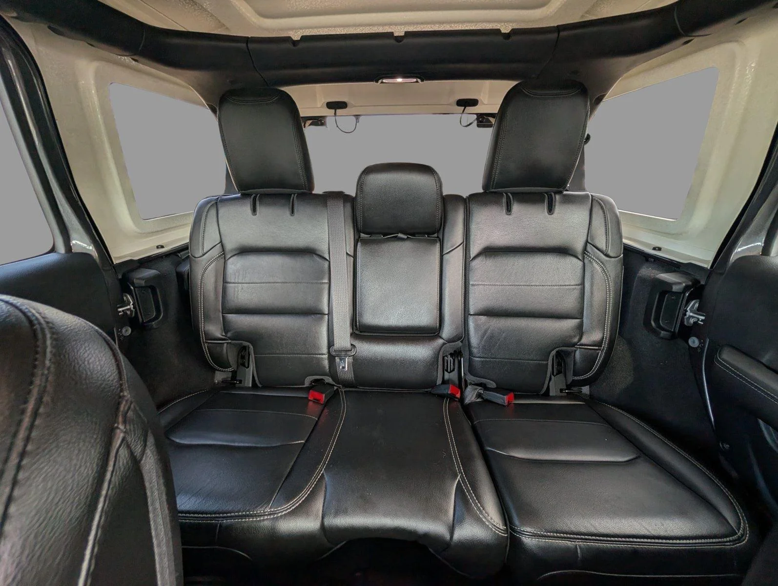 Used 2020 Granite Crystal Metallic Clearcoat Jeep North Edition image 20