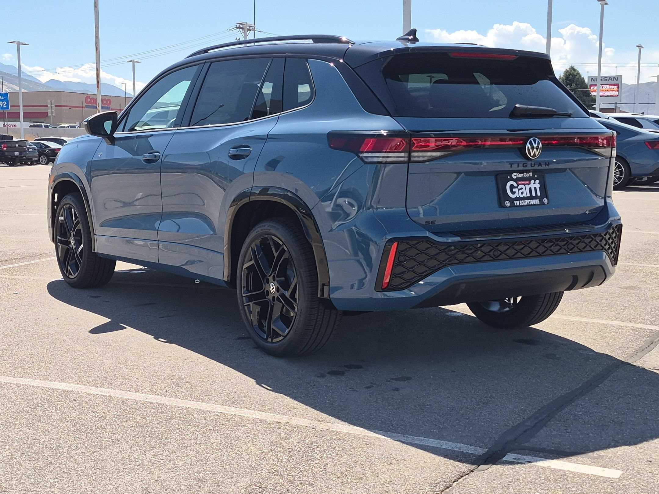 New 2026 Monterey Blue w/Deep Black Roof Volkswagen SE R-Line Black image 5