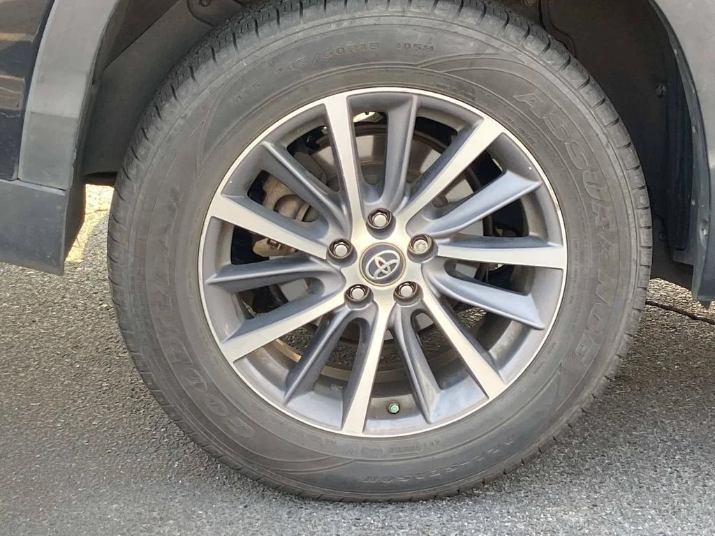 Used 2018 Black Toyota XLE image 8