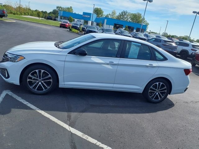 Used 2024 White Volkswagen 1.5T Sport image 5