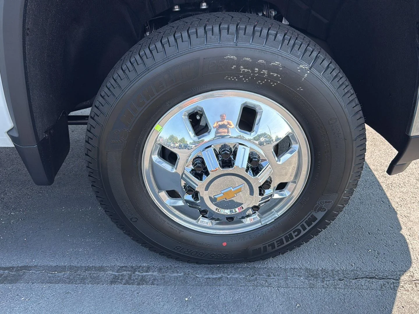 New 2026 Summit White Chevrolet LT DRW image 18
